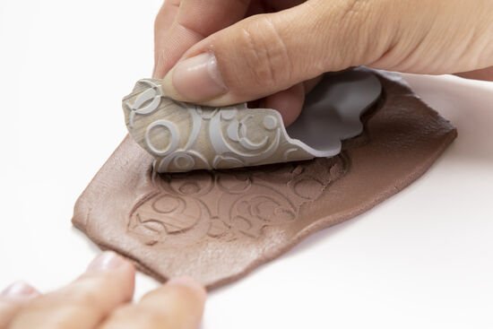 FIMO leather-effect: Embossing FIMO leather-effect