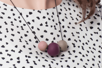 Simple and eye catching - minimalist bead necklace in trend colours