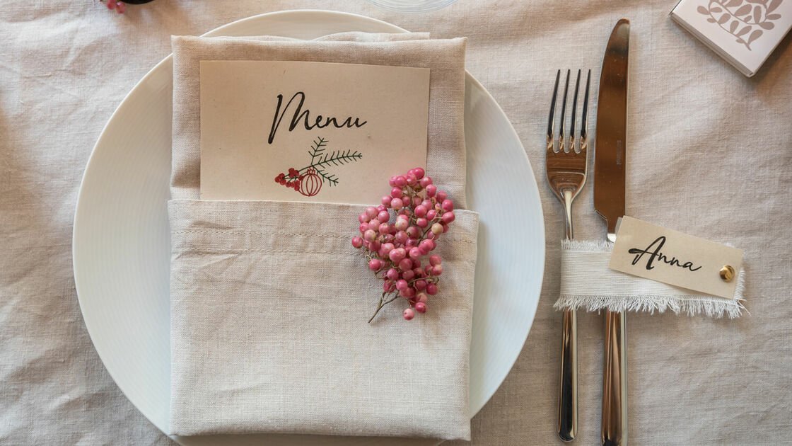 Decoração de mesa DIY para o Natal - Menus e placas de nome escritas por ti