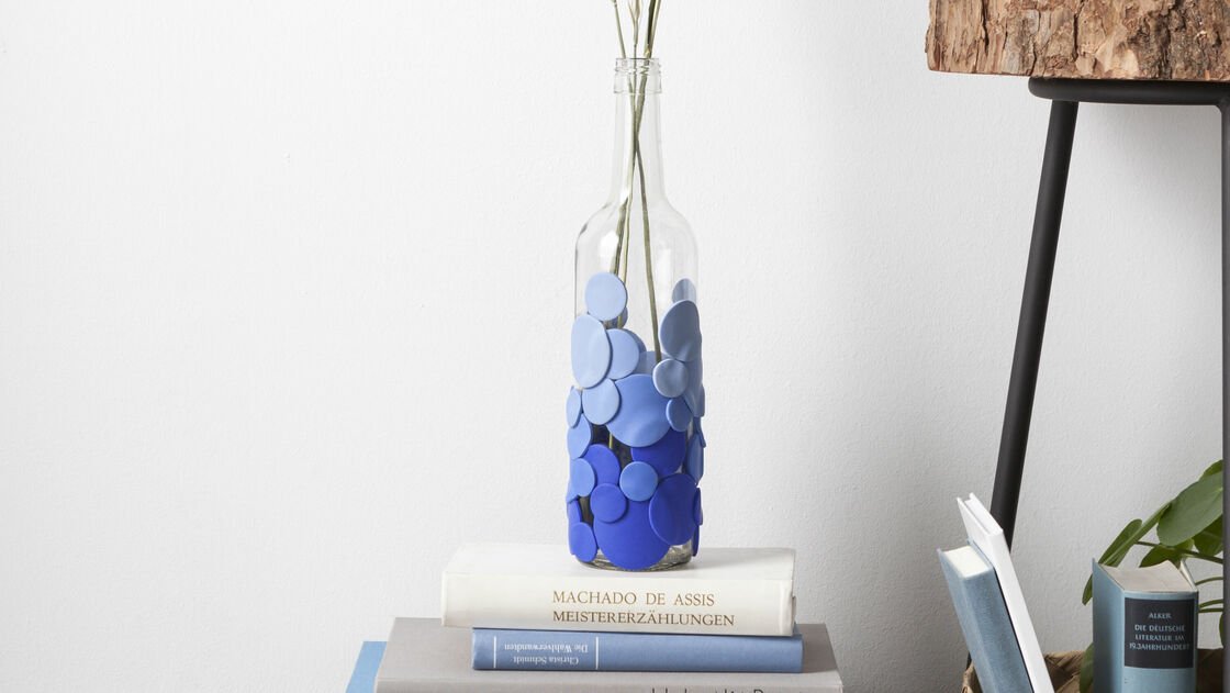 Upcycling Vase in der Pantone Trendfarbe des Jahres 2020