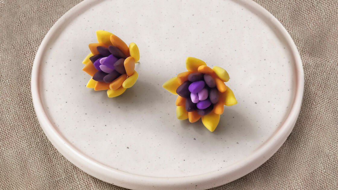 DIY “Anemone” flower earrings made of FIMO