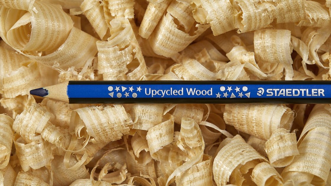 Wir haben es in der Hand. Bleistifte und Buntstifte – Made from Upcycled Wood.