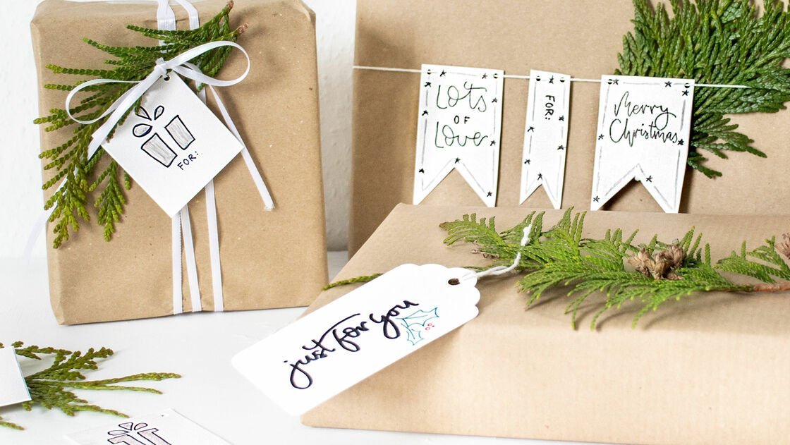 Colgantes de papel para regalos hechos a mano