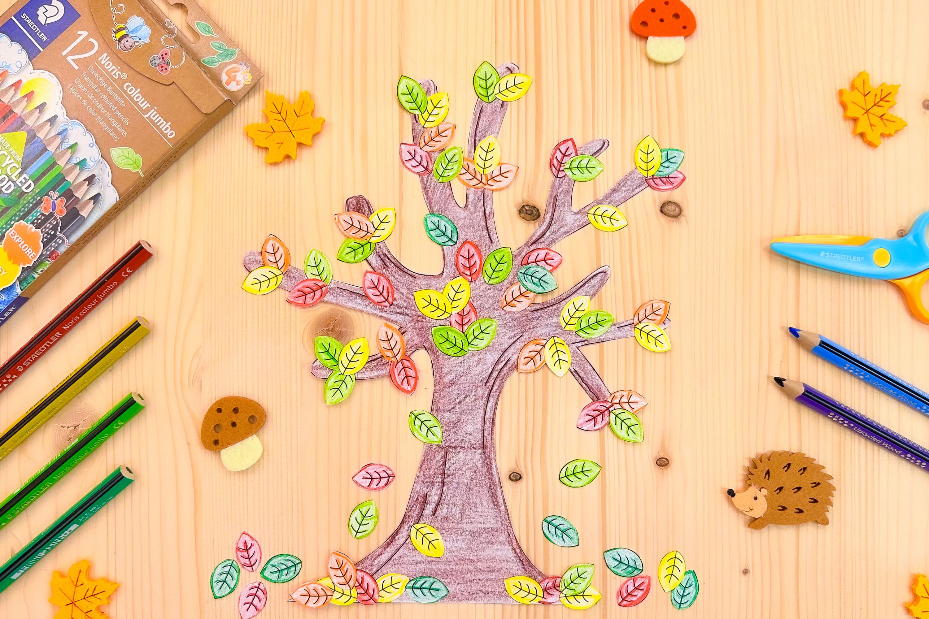 fall tree kid craft - autumn kid craft - fall kid crafts crafts for kids-  amorecraftylife.com #preschool #craf…
