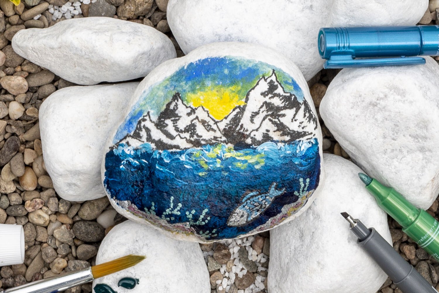 Mountain lake painted on rock | STAEDTLER
