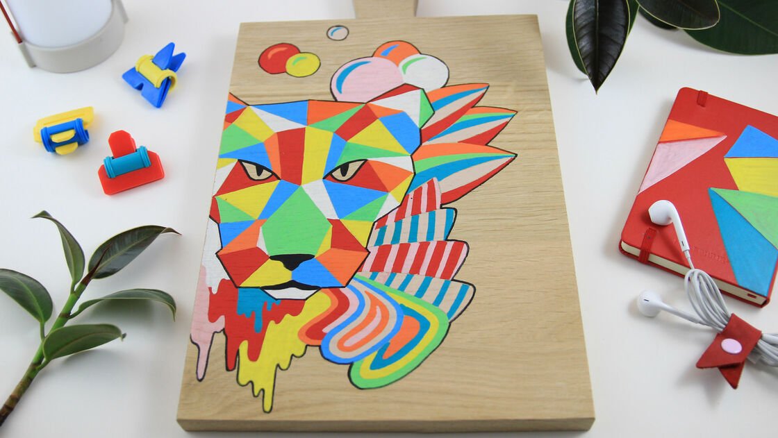 Zeichnen von Motiven auf Holz - Schneidbrett mit geometrischem Tiger