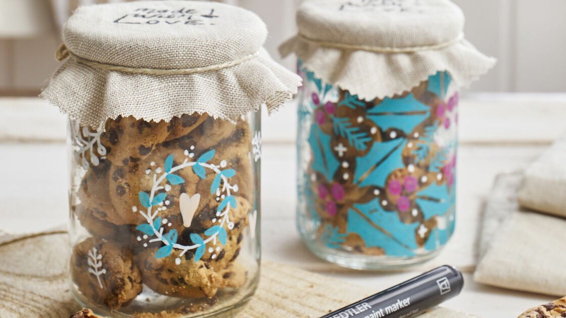 Upcycling idea – beautiful storage jars or gifts