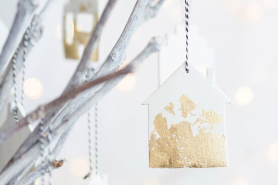 Winter wonderland - sparkling gold effect decorations