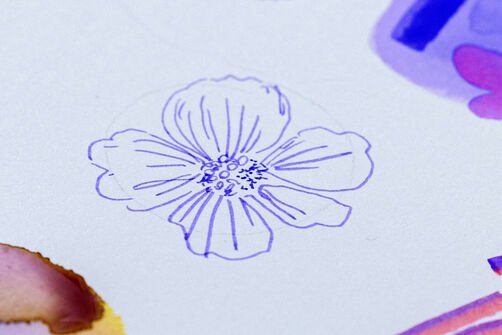 Watercolour technique with watercolour brush pens "colour application with fine tip": Blue flower drawn with fine lines on white watercolour paper