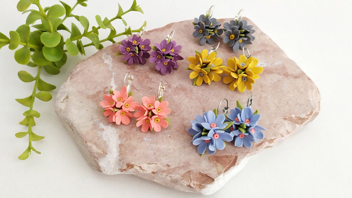 Flower earrings made of FIMO