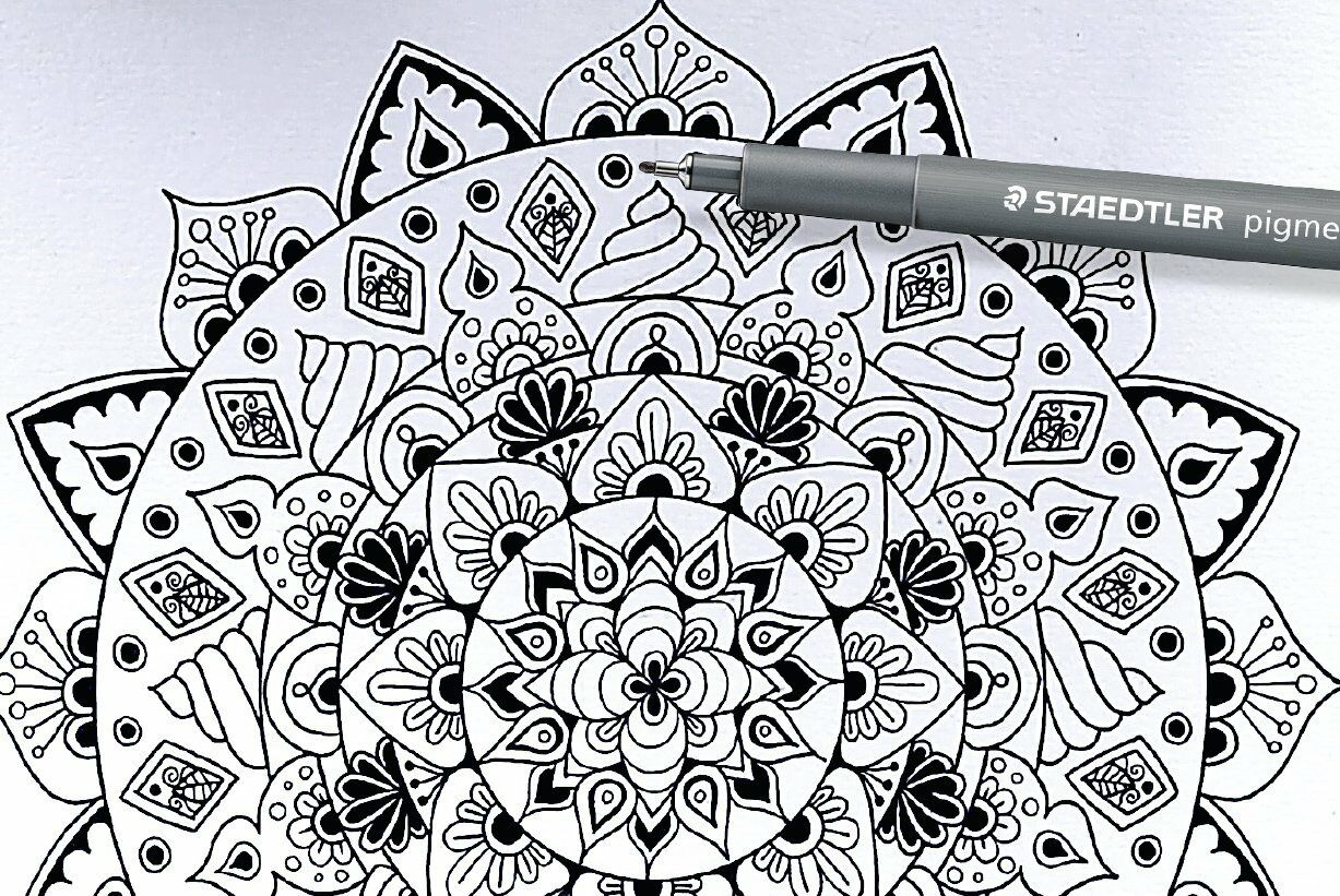 ⭐️ Quel crayon et feutre choisir pour dessiner mandala, le matériel