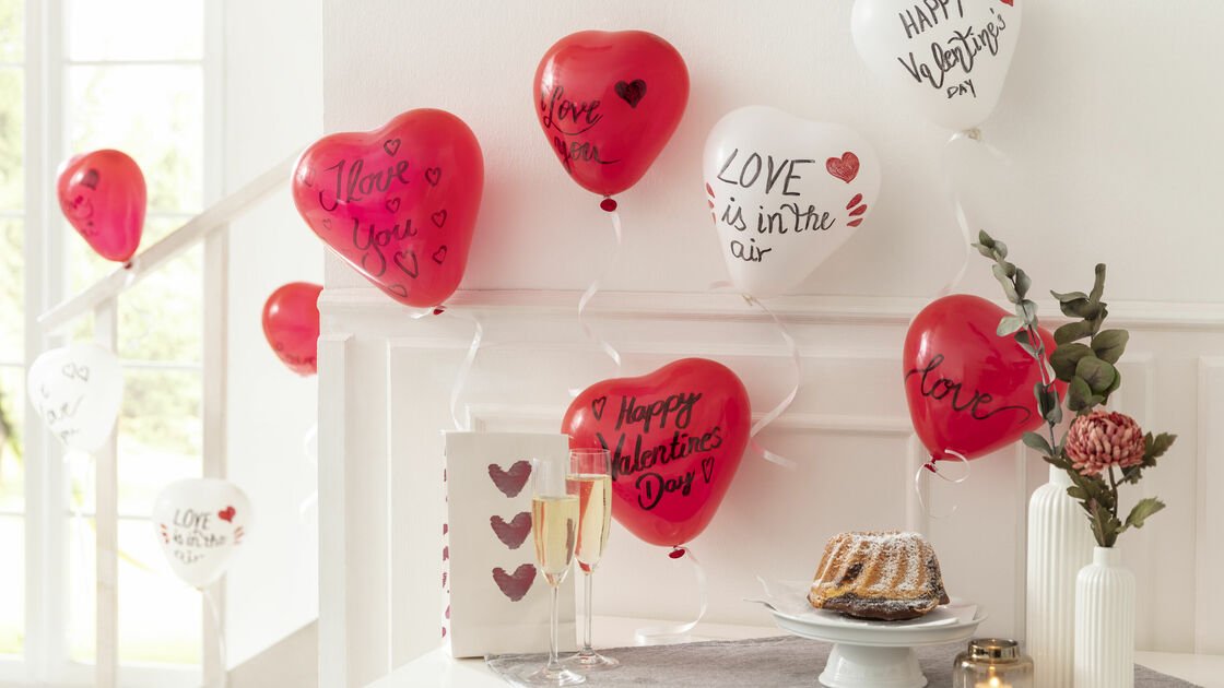 DIY Balloon decoration for Valentine‘s Day