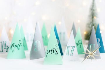 Floresta de Natal - calendário do advento com hand lettering