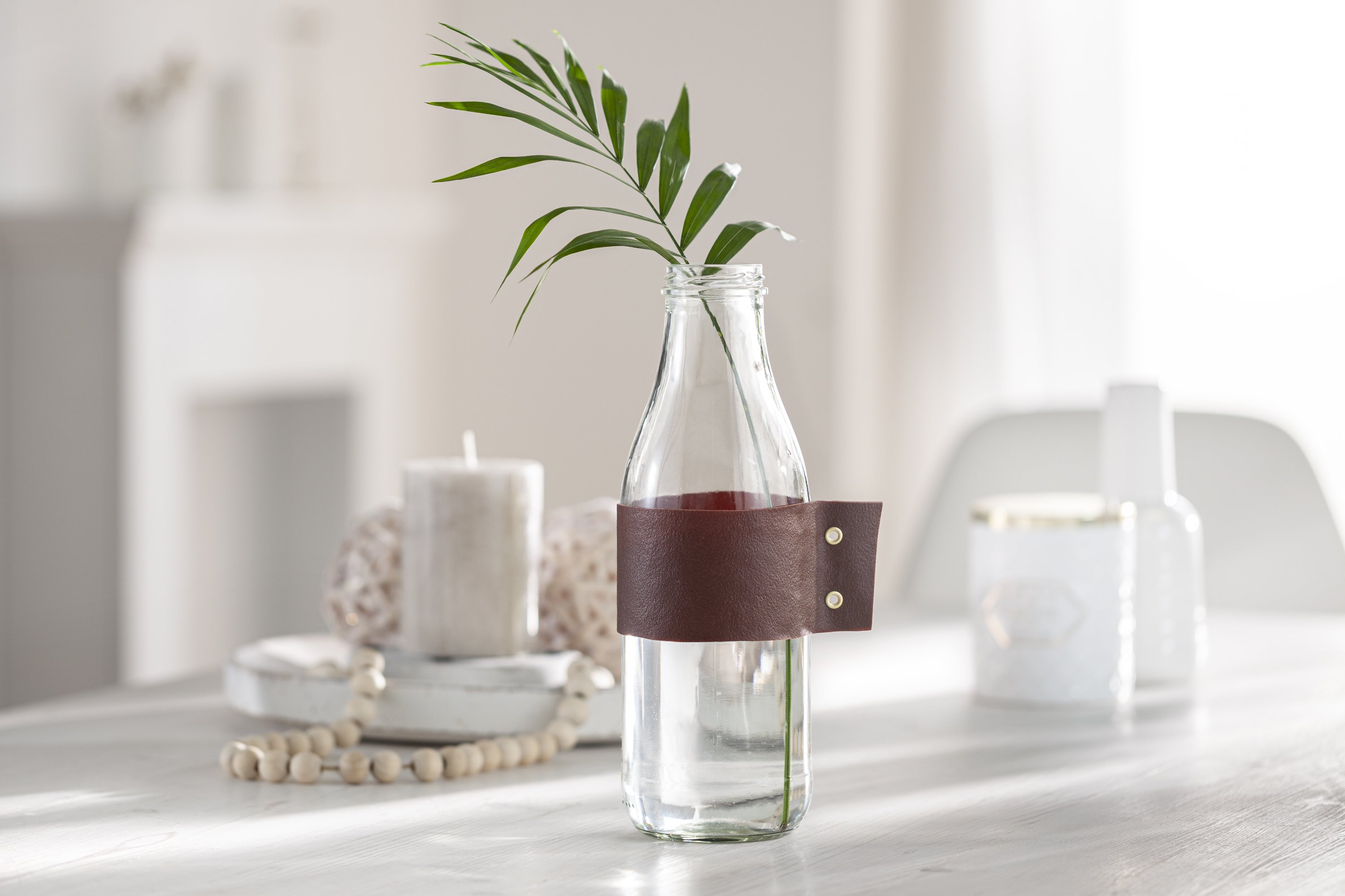 Upcycling : des vases DIY à partir de bouteilles en verre vides