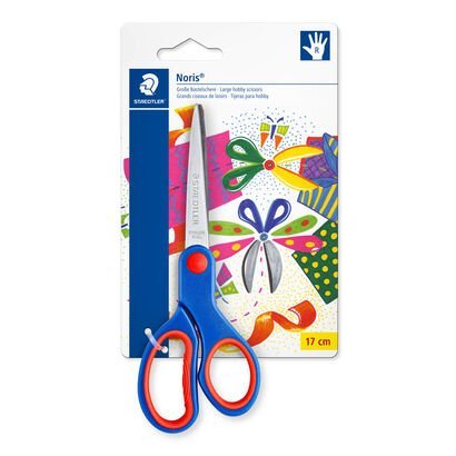 Blistercard containing scissors with 17 cm blade